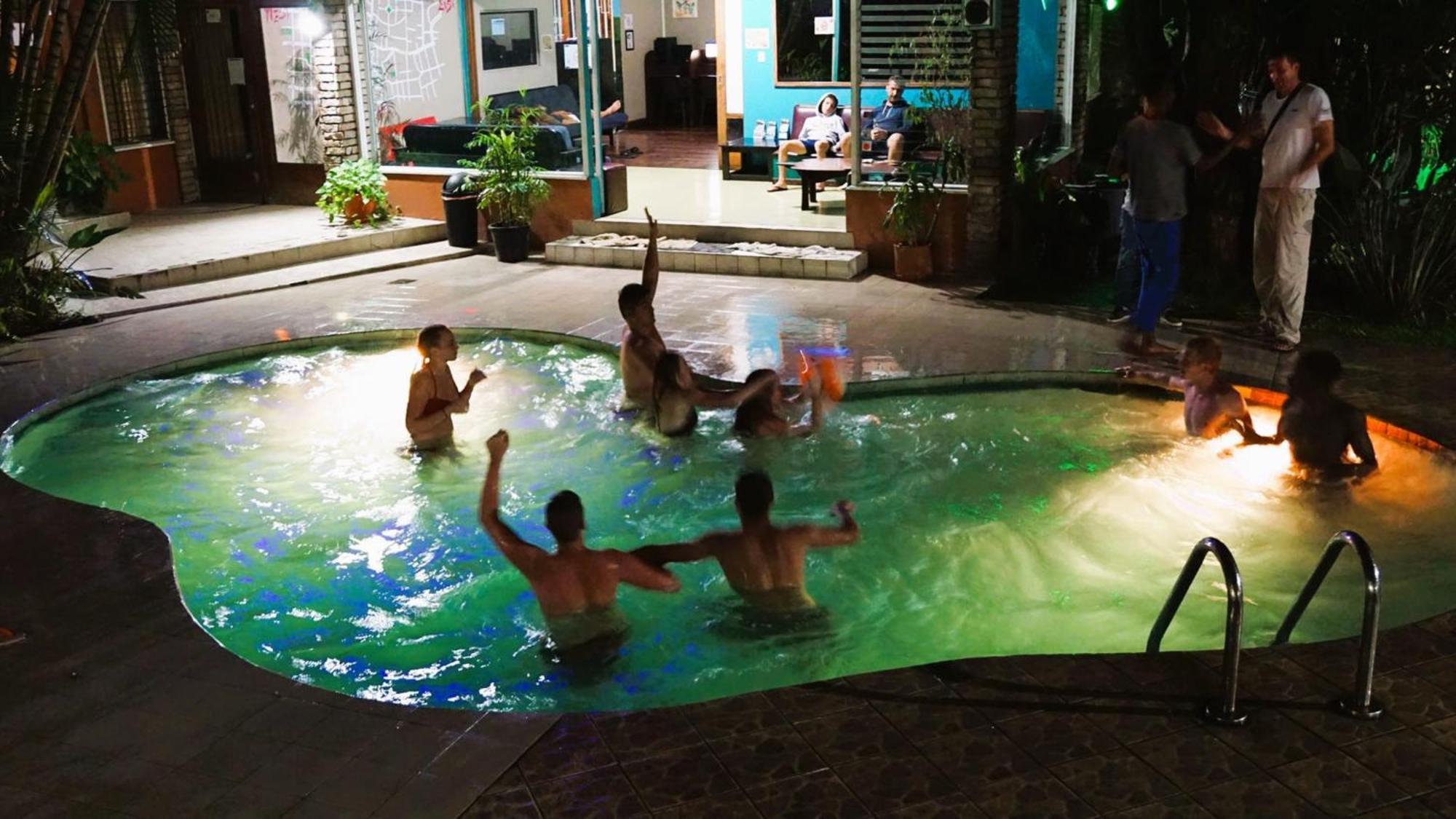 Costa Rica Backpackers Hostel Сан Хосе Екстериор снимка