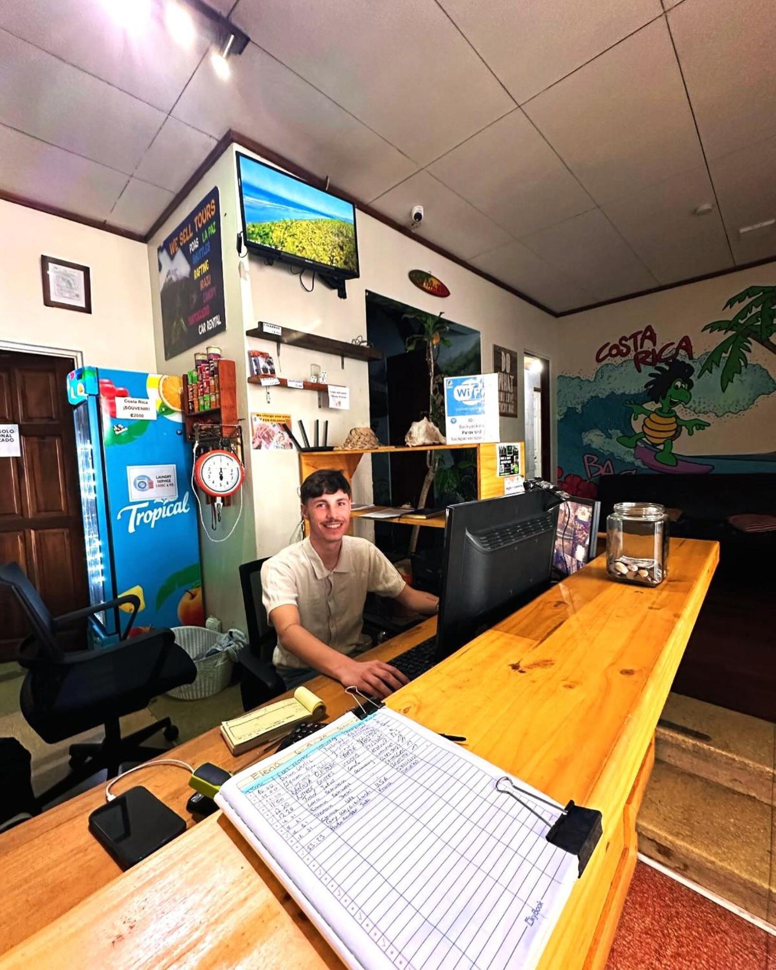 Costa Rica Backpackers Hostel Сан Хосе Екстериор снимка