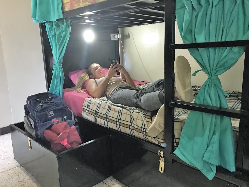 Costa Rica Backpackers Hostel Сан Хосе Екстериор снимка